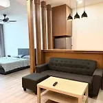 Greenview Studio Utm Paradigm Jb 2-3Pax High Speed Wifi