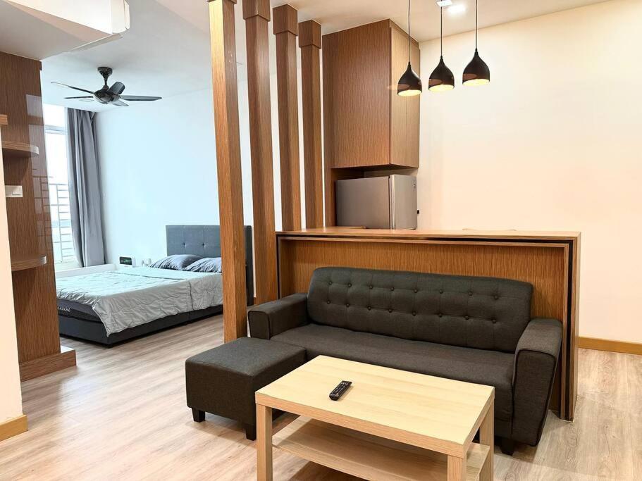 Greenview Utm Paradigm Jb 2-3pax High Speed Wifi Apartment Johor Bahru