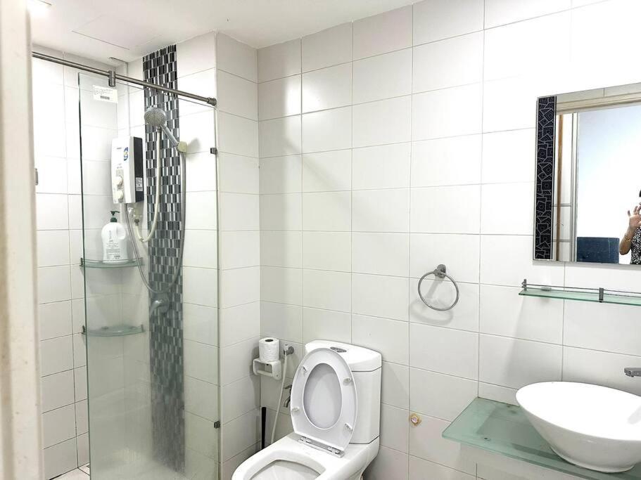 Greenview Utm Paradigm Jb 2-3pax High Speed Wifi * Johor Bahru